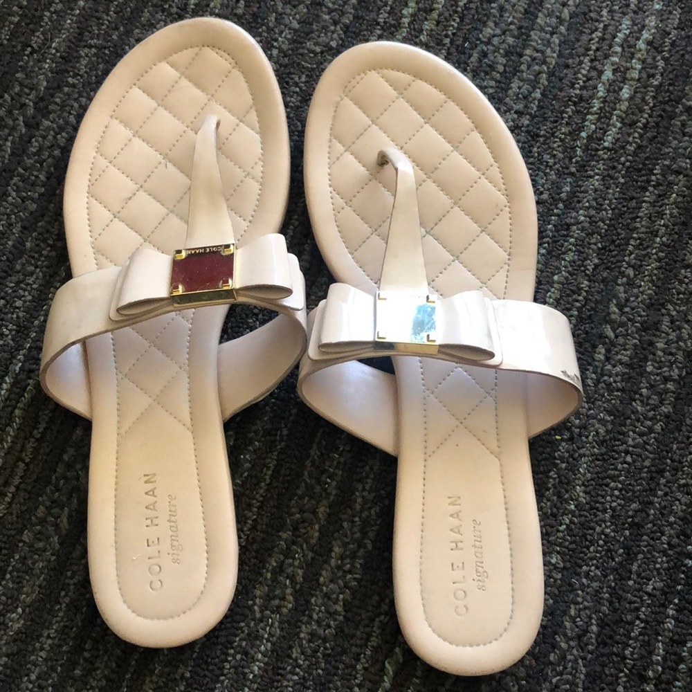 Nude Cole Haan Signature flip flops size 7.5